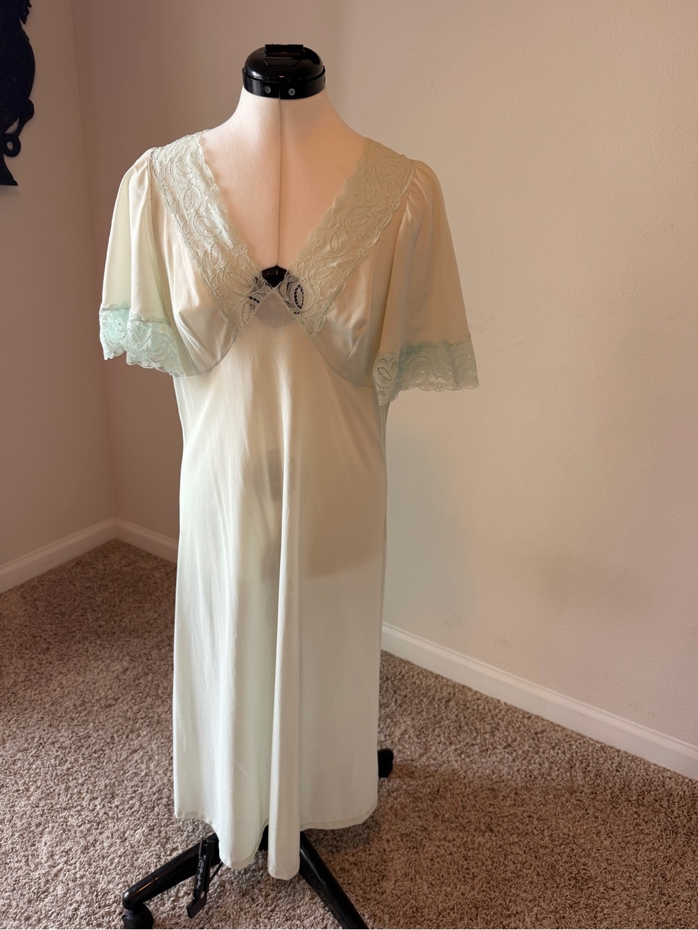Undercover Pale Mint Lace-Trim Chemise